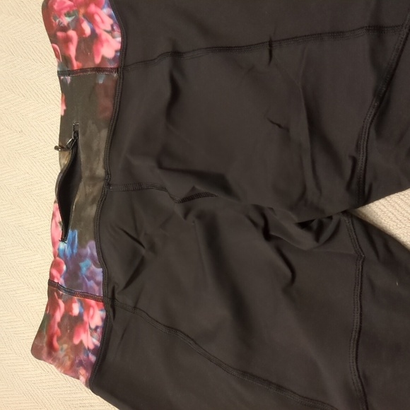 Women's Black Lululemon For Your Life Cropped Athletic Running Leggings Sz 10 - Picture 7 of 9